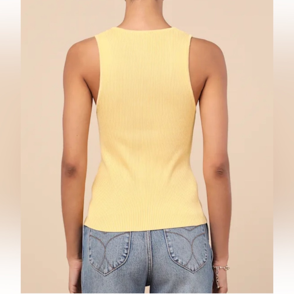 Cheslyn Lulu’s Ribbed Button-Front
Tank Top XS - Picture 4 of 4